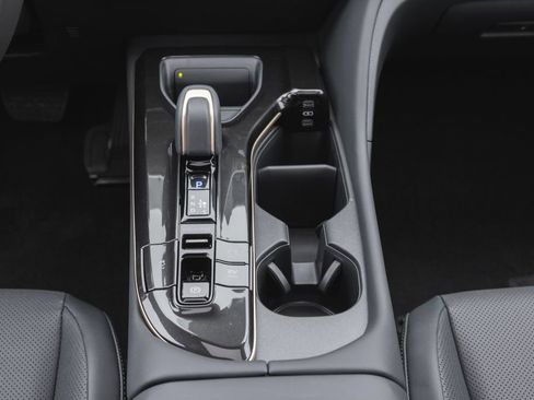 New 2026 Toyota Crown Signia AWD/4WD image 11