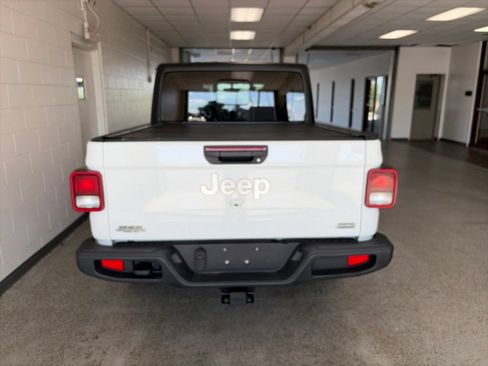 Used 2020 Jeep Gladiator Overland w/ Popular Equipment Package AWD/4WD image 6