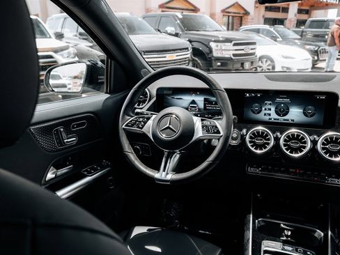Used 2025 Mercedes-Benz GLA 250 4MATIC image 22