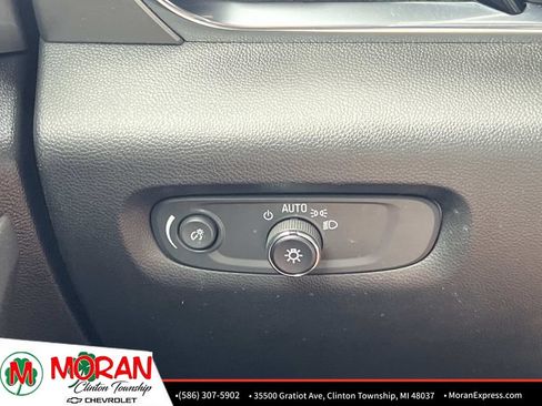 Used 2023 Chevrolet Traverse LT FWD image 28