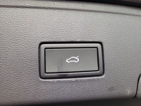 Used 2024 Volkswagen Atlas Cross Sport SE image 29