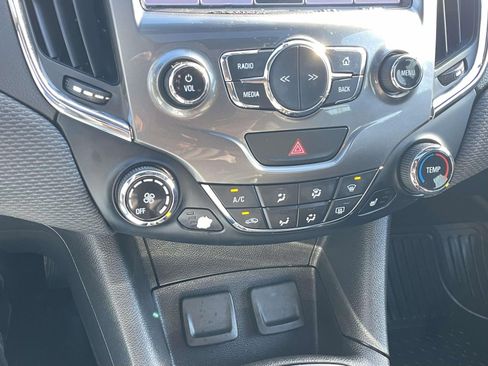 Used 2018 Chevrolet Cruze LT w/ Sun And Sound Package image 33