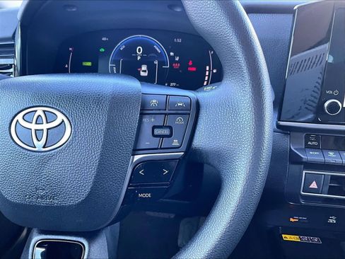 Used 2025 Toyota Camry SE FWD image 24