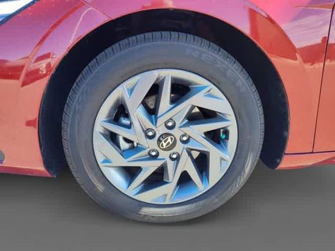 Used 2024 Hyundai Elantra SEL image 10