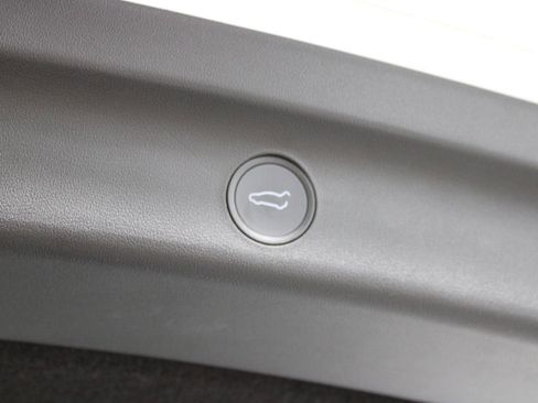 Used 2021 Tesla Model Y Long Range image 23