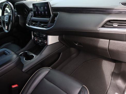 Used 2021 GMC Yukon XL SLT image 32