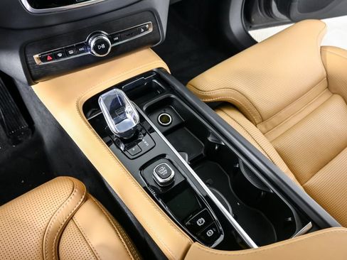 Certified 2024 Volvo XC90 T8 Ultimate AWD/4WD image 19