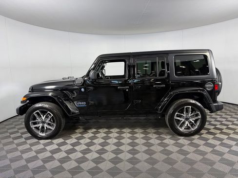 Used 2024 Jeep Wrangler Unlimited w/ Technology Group AWD/4WD image 11