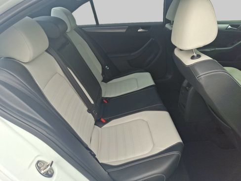 Used 2016 Volkswagen Jetta Sport image 8