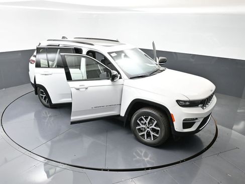 New 2025 Jeep Grand Cherokee Limited w/ Luxury Tech Group II image 44