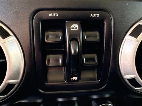 Used 2015 Jeep Wrangler Unlimited Sahara w/ Connectivity Group AWD/4WD image 24