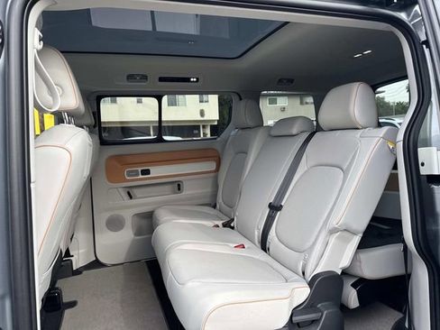 New 2025 Volkswagen ID. Buzz 1st Edition image 11