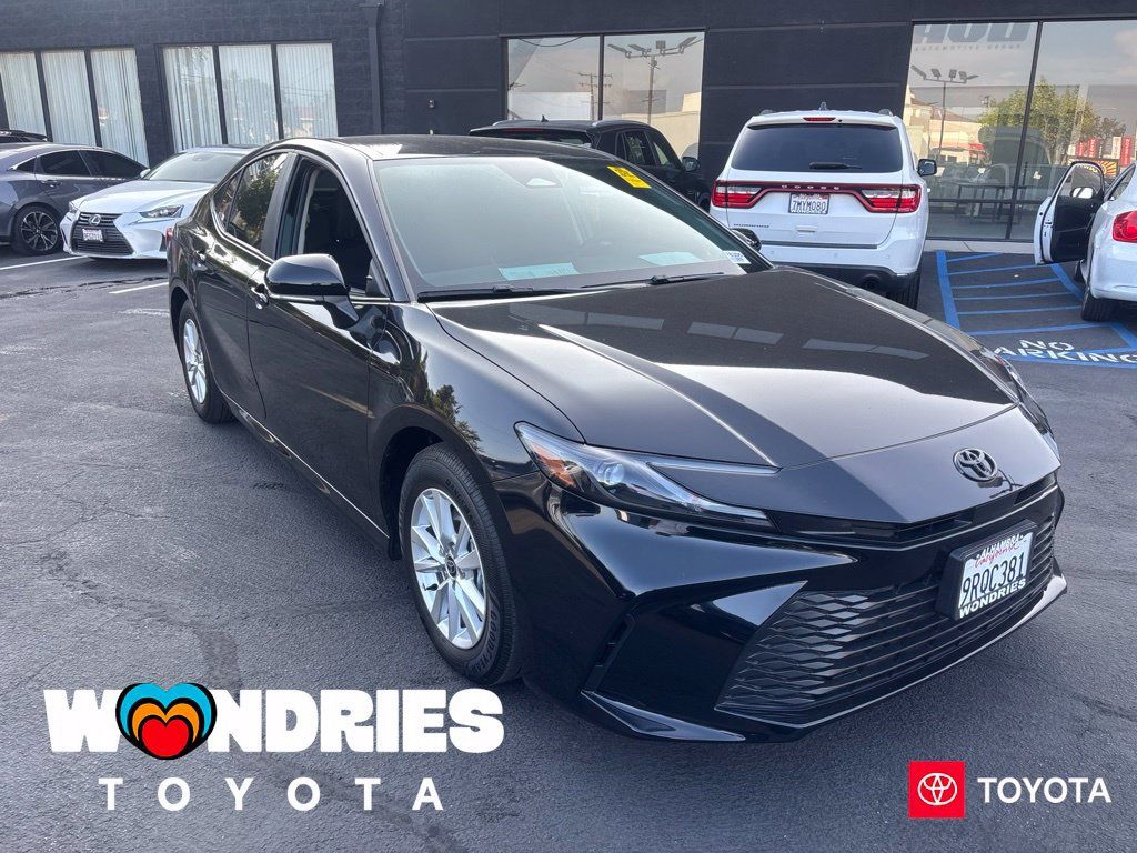 Used 2025 Toyota Camry LE w/ Convenience Package FWD image 1