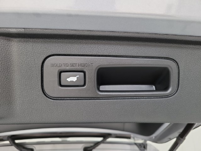 Used 2024 Honda Pilot Touring image 11