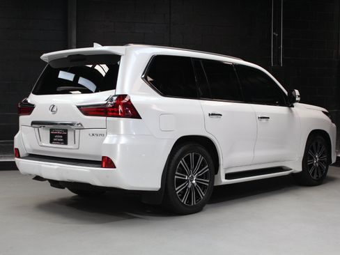 Used 2021 Lexus LX 570 4WD w/ Luxury Package image 14