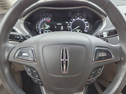 Used 2019 Lincoln MKZ Premiere image 16
