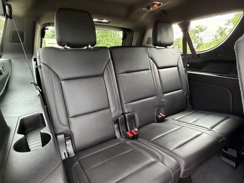 Used 2021 Chevrolet Suburban LT w/ LT Signature Package RWD image 13