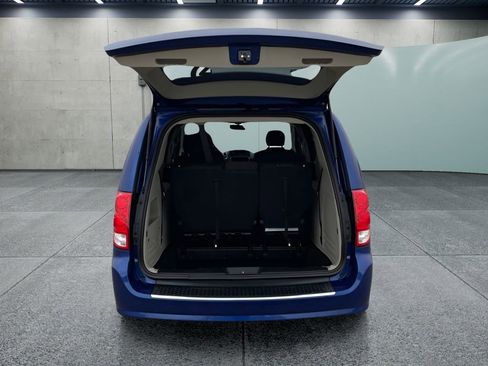 Used 2018 Dodge Grand Caravan SE w/ UConnect Hands-Free Group FWD image 9