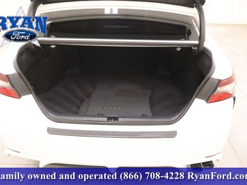 Used 2024 Toyota Camry SE image 5