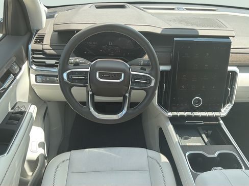 Used 2025 GMC Acadia Denali FWD image 18