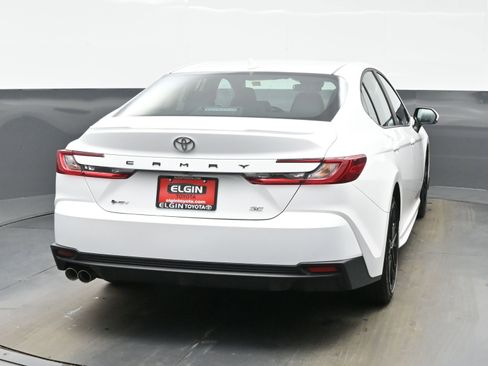 Used 2025 Toyota Camry SE image 5