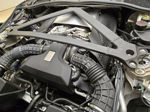 Used 2021 Aston Martin DB11 image 26