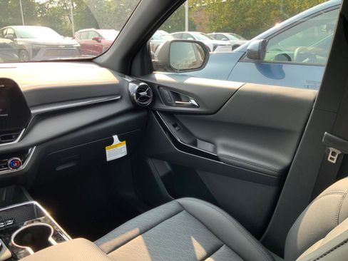 New 2026 Chevrolet Equinox LT w/ Convenience Package II image 15