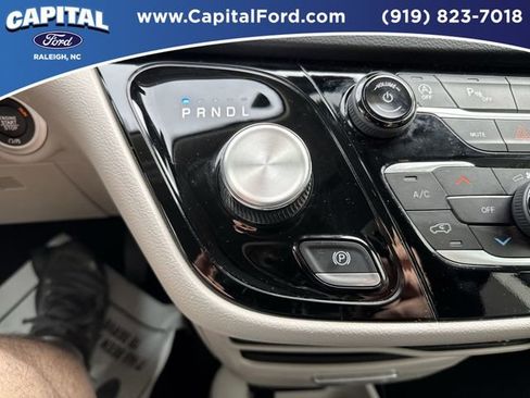 Used 2024 Chrysler Pacifica Touring-L image 29