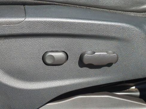 Used 2020 Chevrolet Trax LT w/ LT Convenience Package FWD image 13