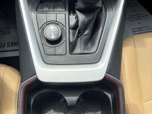 Used 2019 Toyota RAV4 Limited w/ Cold Weather Package AWD/4WD image 34