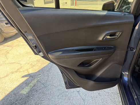 Used 2018 Chevrolet Trax LT w/ LT Convenience Package image 16