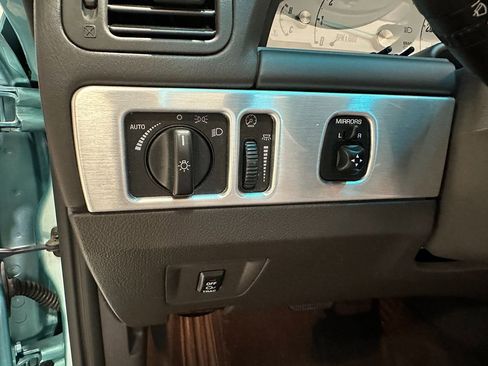 Used 2002 Ford Thunderbird image 32