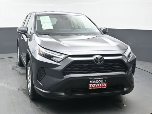 Used 2023 Toyota RAV4 LE AWD/4WD image 11