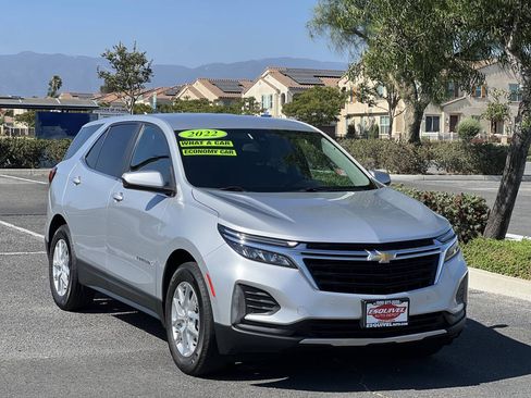 Used 2022 Chevrolet Equinox LT w/ Driver Convenience Package FWD image 2