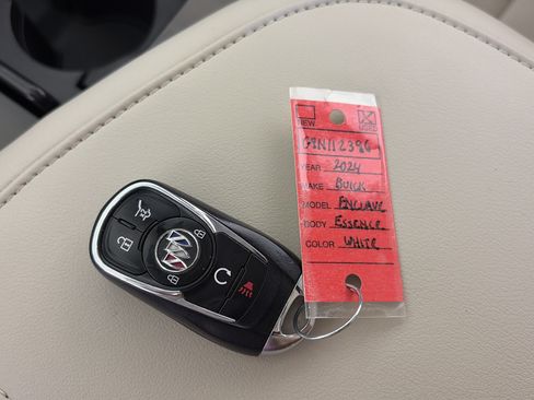 Used 2024 Buick Enclave Essence FWD image 32