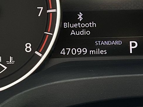 Used 2025 Nissan Rogue SV FWD image 38