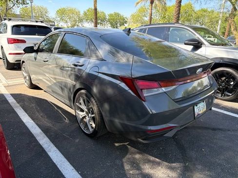Used 2023 Hyundai Elantra SEL w/ Convenience Package FWD image 4