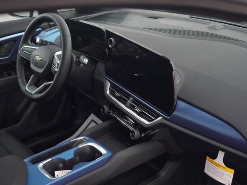 New 2025 Chevrolet Equinox EV LT image 30