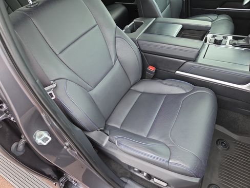 Used 2023 Toyota Tundra Platinum AWD/4WD image 16