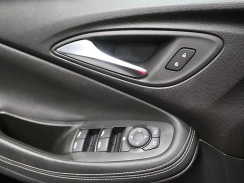 Used 2025 Buick Encore GX Preferred AWD/4WD image 23
