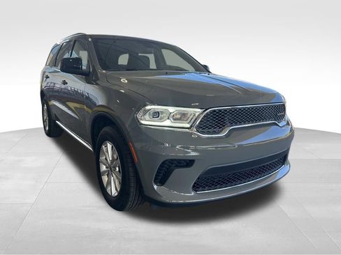 Used 2024 Dodge Durango SXT w/ 3rd Row Seating Group image 2