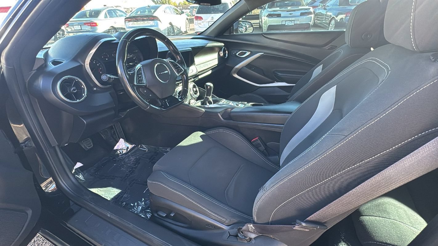 Used 2016 Chevrolet Camaro LT RWD image 9