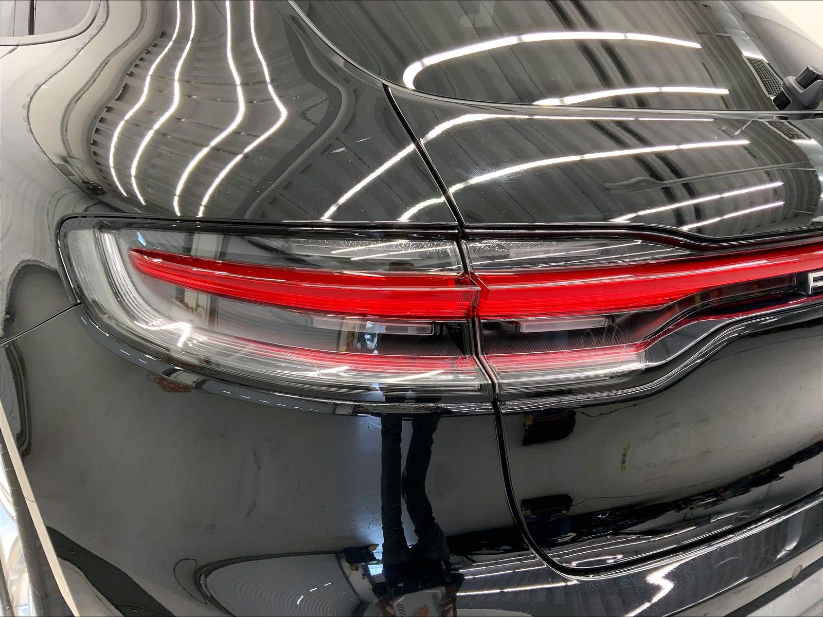 Certified 2023 Porsche Macan AWD/4WD image 30