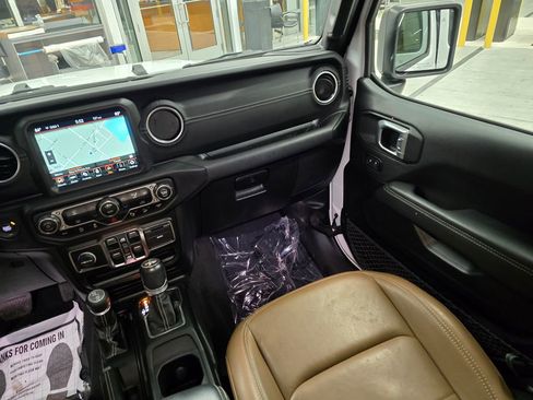 Certified 2020 Jeep Wrangler Unlimited Sahara image 38