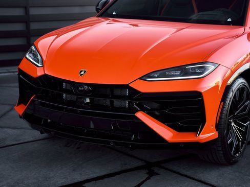 Used 2025 Lamborghini Urus SE image 5