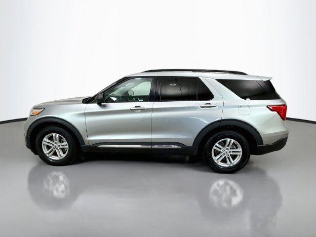 Used 2024 Ford Explorer XLT RWD image 4