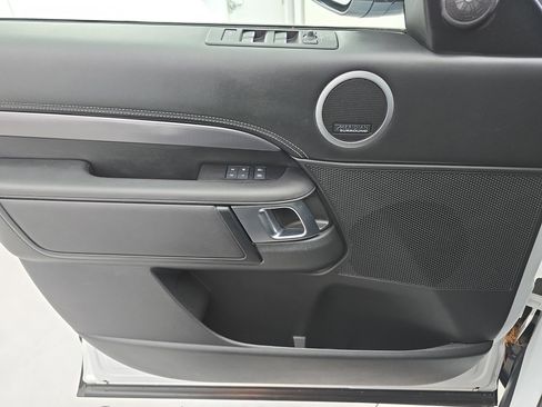 Certified 2024 Land Rover Discovery Metropolitan Edition image 28