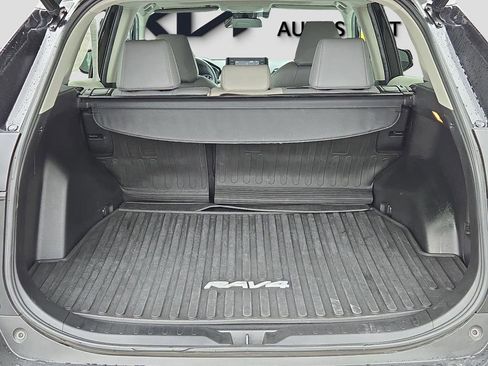 Used 2021 Toyota RAV4 XLE Premium image 11