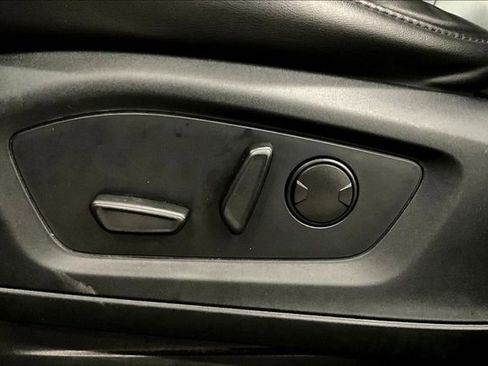 Used 2022 Ford Explorer XLT w/ Equipment Group 202A AWD/4WD image 32