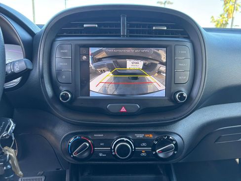 Used 2025 Kia Soul LX w/ LX Technology Package image 17